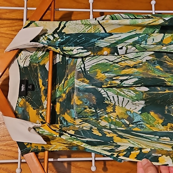 Rainforest inspired Mossimo top. Vibrant summer colors. Size S/P. - Picture 6 of 7